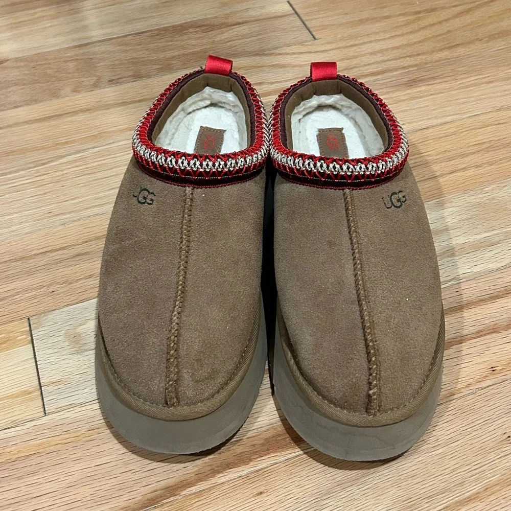 UGG Tazz II Chestnut Platform Slip-Ons with Red Accent - Picture 4 of 7